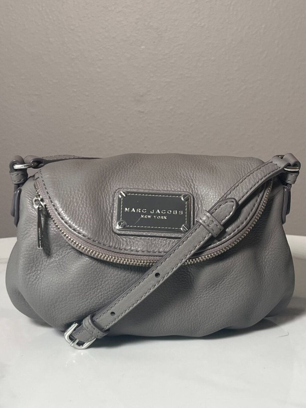Marc Jacobs New Q Mini Natasha Gray Leather Crossbody Bag M0011309